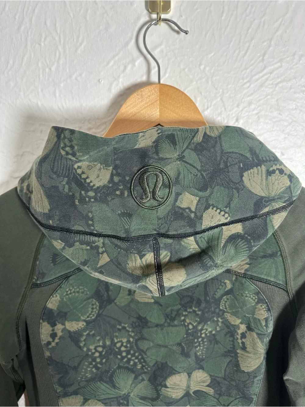 Lululemon Scuba Hoodie Size 6 Green Butterfly Print Full Zip Athletic Jacket - Picture 7 of 7